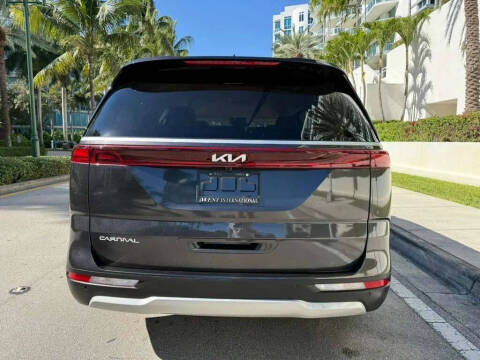 2024 Kia Carnival LX