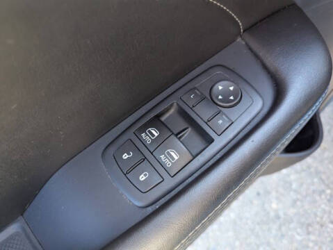 2016 Dodge Challenger SXT Plus
