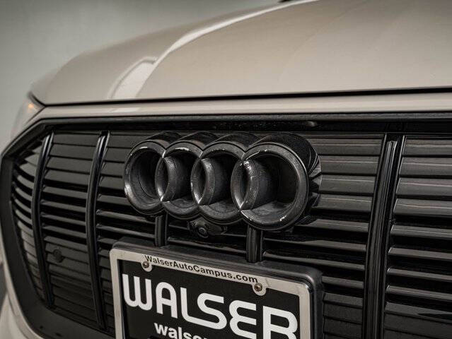 2021 Audi e-tron quattro Premium