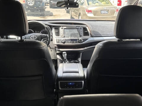 2017 Toyota Highlander LE Plus