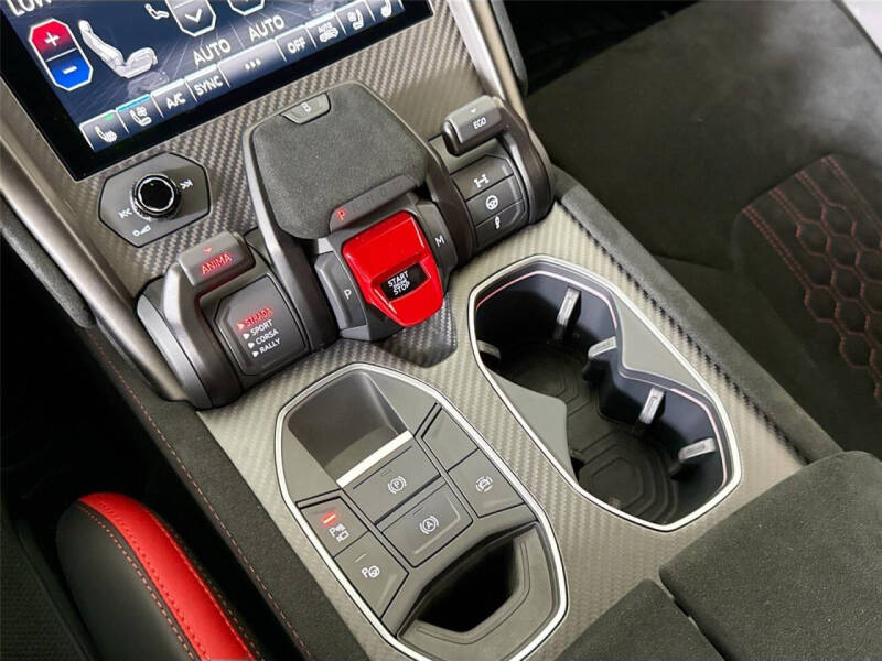 2023 Lamborghini Urus Performante