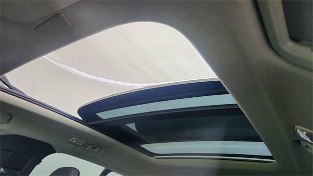 2024 Volvo XC40 B5 Plus Dark Theme