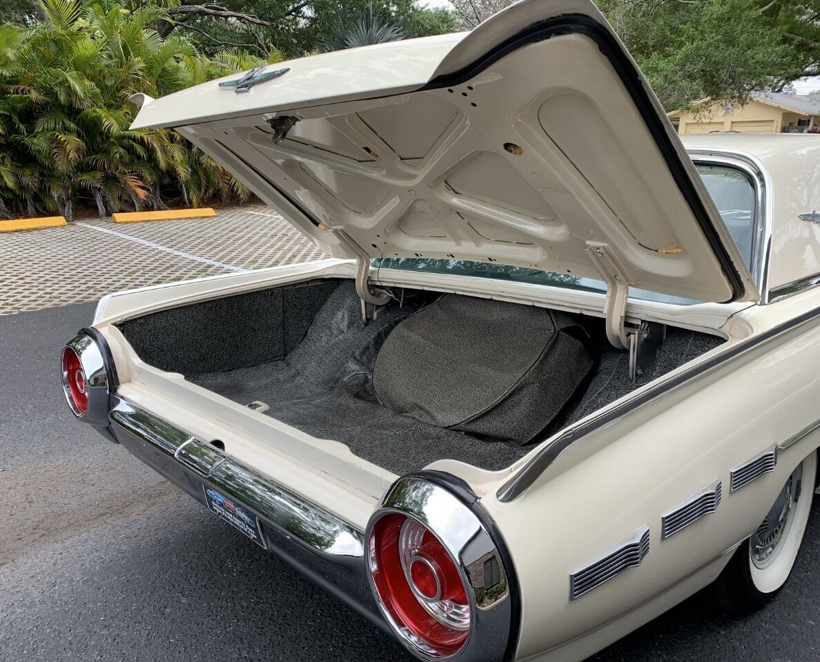 1962 Ford Thunderbird 67