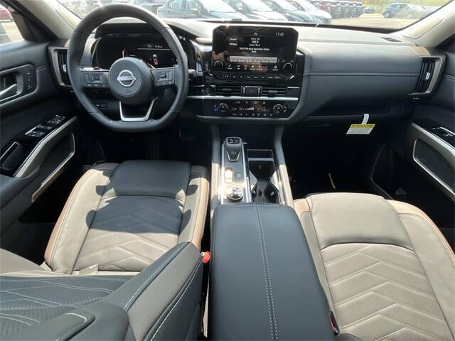 2025 Nissan Pathfinder Platinum