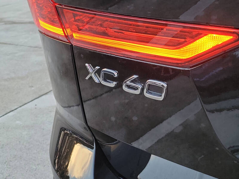 2023 Volvo XC60 B5 Plus Dark Theme