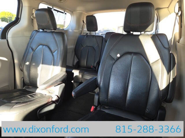 2017 Chrysler Pacifica Touring-L Plus