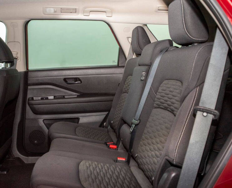 2023 Nissan Pathfinder SV