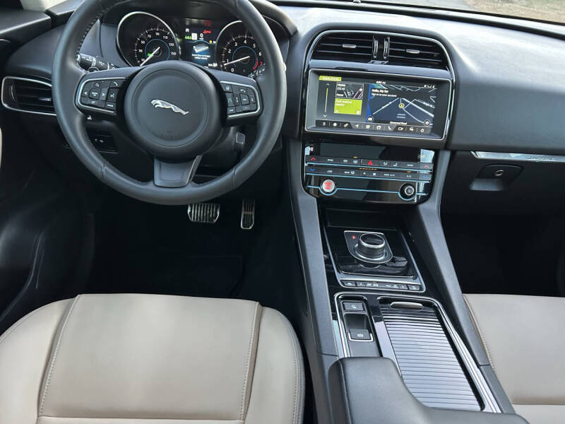 2019 Jaguar F-PACE 25t Premium