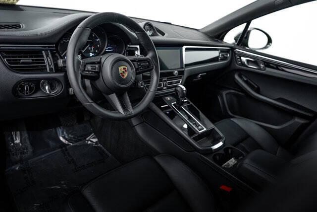 2023 Porsche Macan T