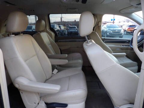 2010 Volkswagen Routan SE