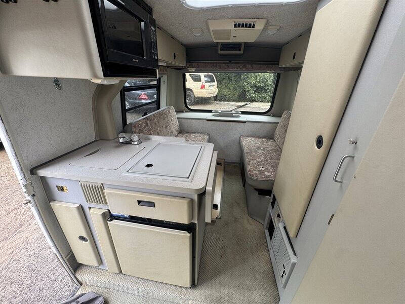 2002 Winnebago Rialta 22QD