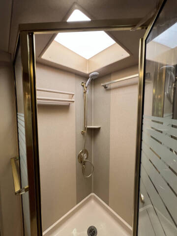 2002 Foretravel GV320 4010