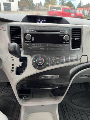 2014 Toyota Sienna LE 8-Passenger