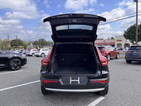 2025 Volvo XC40 B5 Core Bright Theme