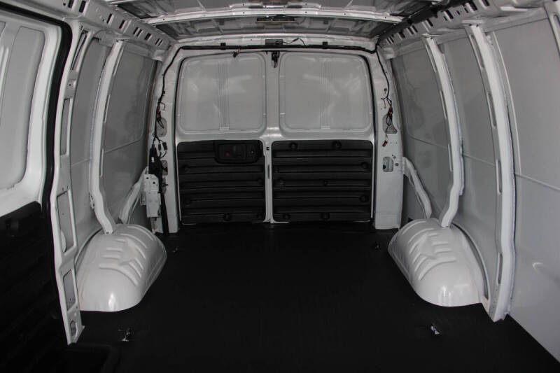 2025 Chevrolet Express 3500