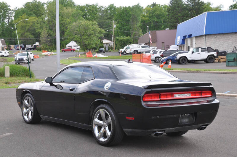 2013 Dodge Challenger SXT Plus