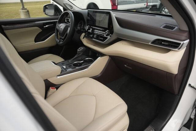 2022 Toyota Highlander Platinum