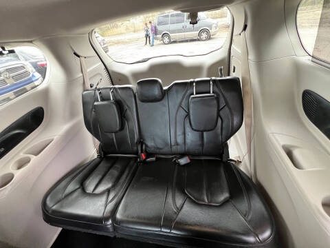 2017 Chrysler Pacifica Touring-L Plus