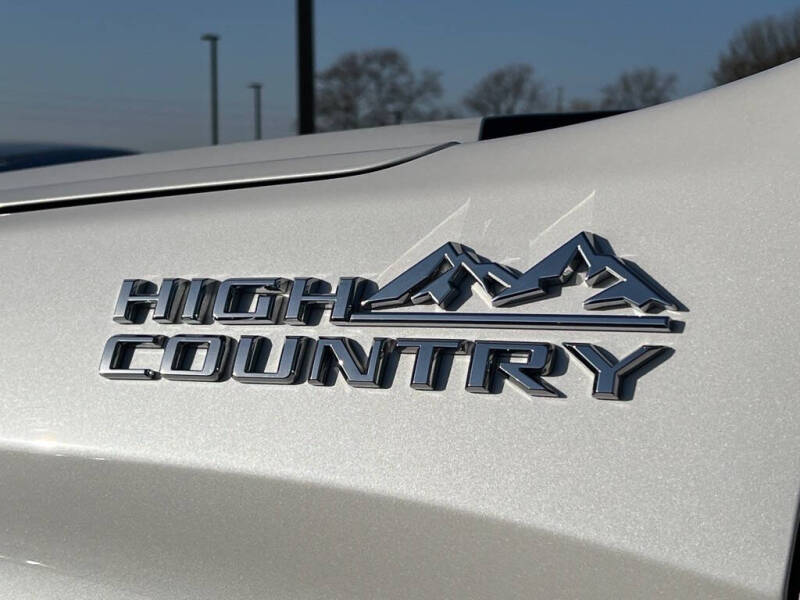 Used 2021 Chevrolet Silverado 1500 High Country with VIN 3GCUYHED6MG204520 for sale in Wood River, IL