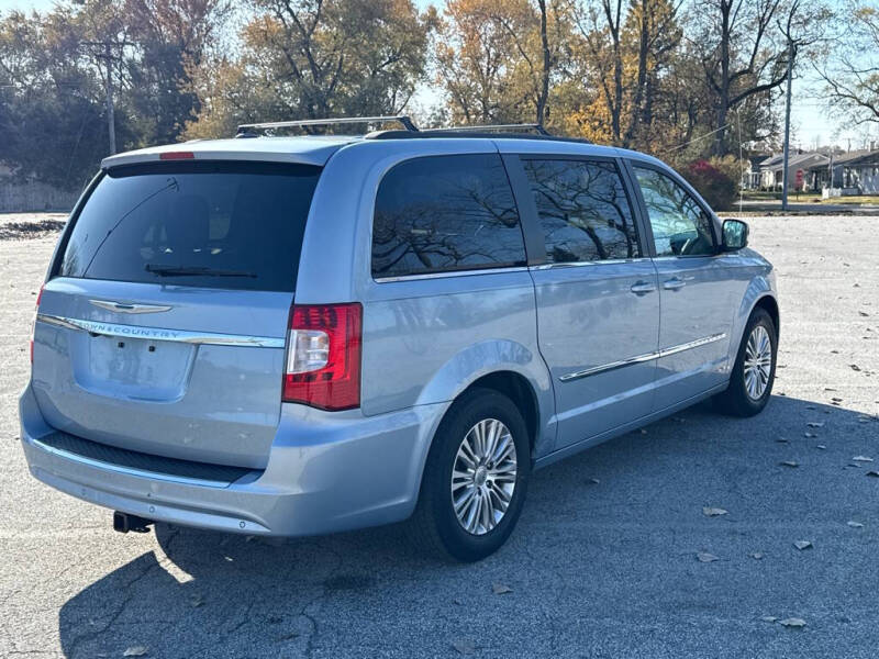 2013 Chrysler Town and Country Touring-L