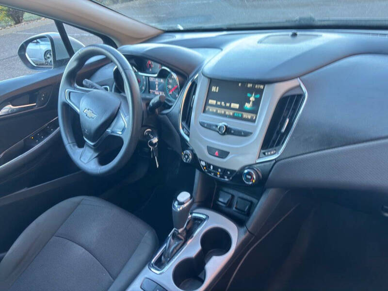 2017 Chevrolet Cruze LS Auto