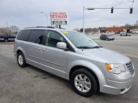 2009 Chrysler Town and Country for sale at FIRST CHOICE AUTO in Middletown OH