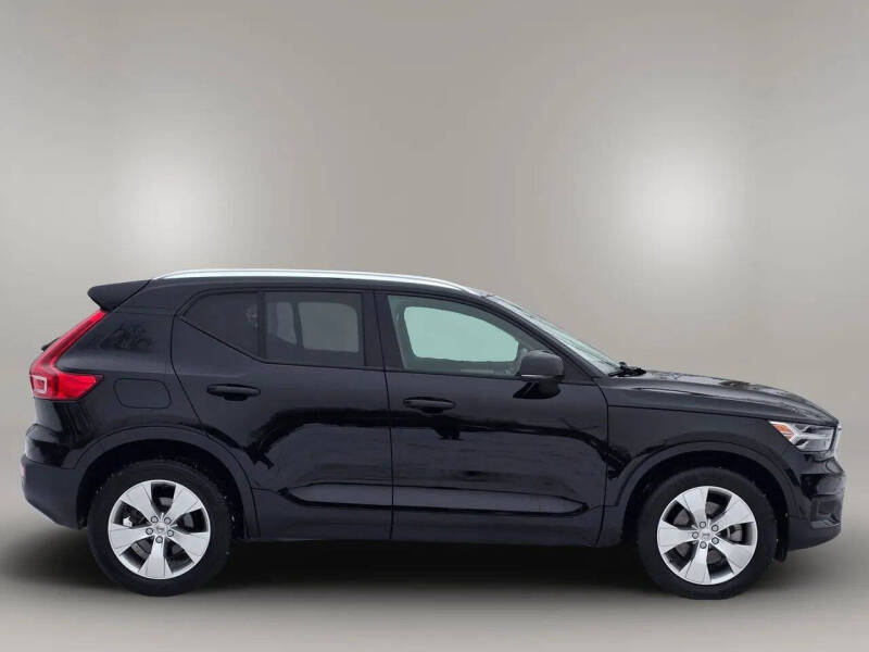 2021 Volvo XC40 T5 Momentum