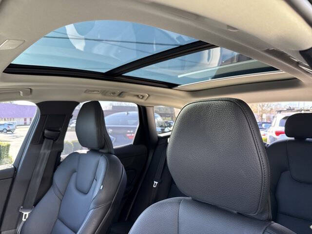 2025 Volvo XC60 B5 Plus Dark Theme