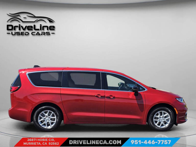 2025 Chrysler Pacifica Select