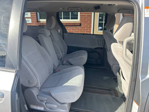 2018 Toyota Sienna LE 8-Passenger
