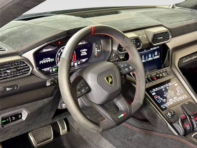 2023 Lamborghini Urus Performante