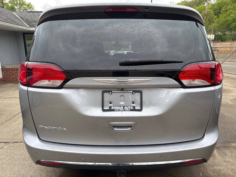 2017 Chrysler Pacifica Touring-L