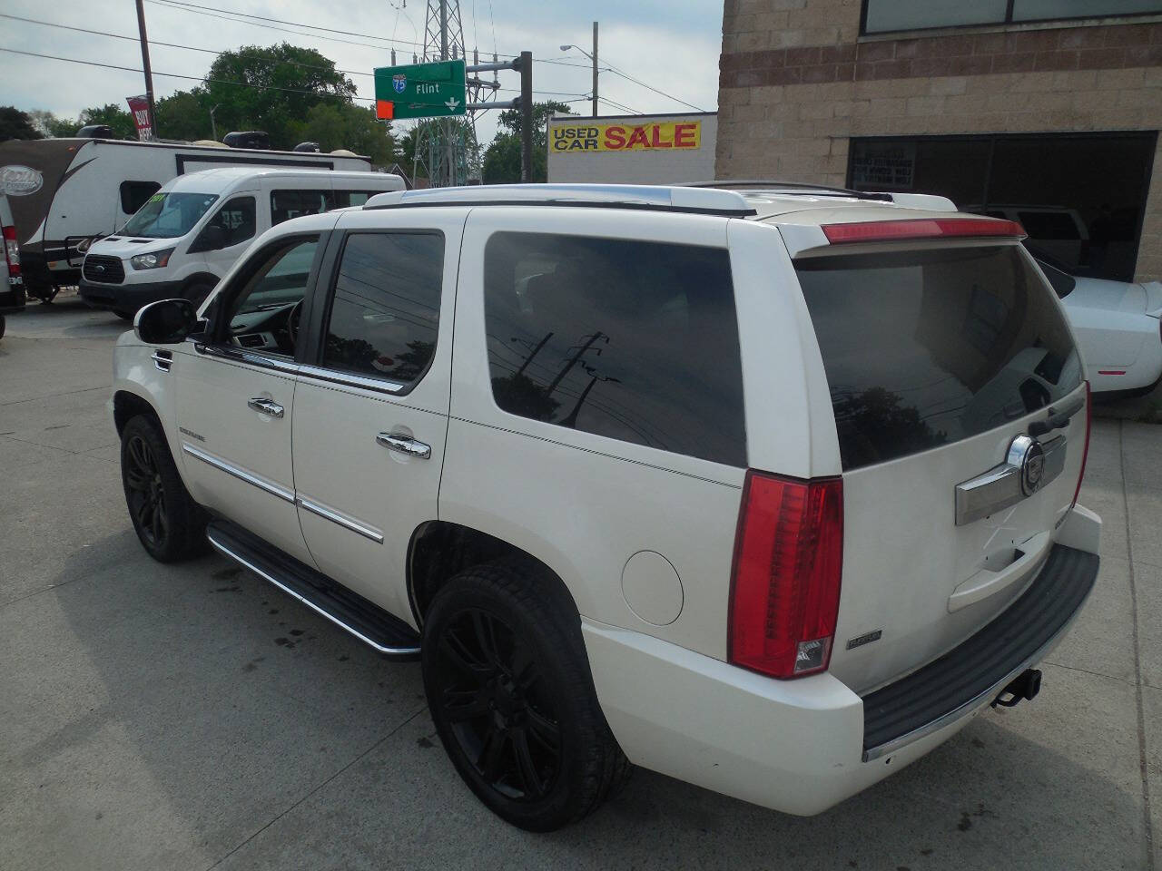 2011 Cadillac Escalade for sale at VIP Motor Sales in Hazel Park, MI