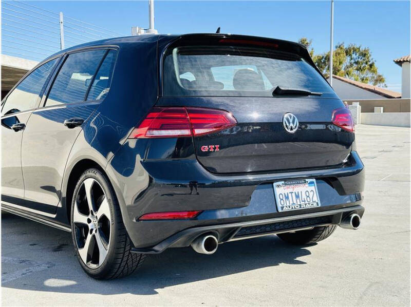 2019 Volkswagen Golf GTI SE photo 16