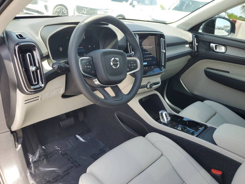 2026 Volvo XC40 B4 Plus