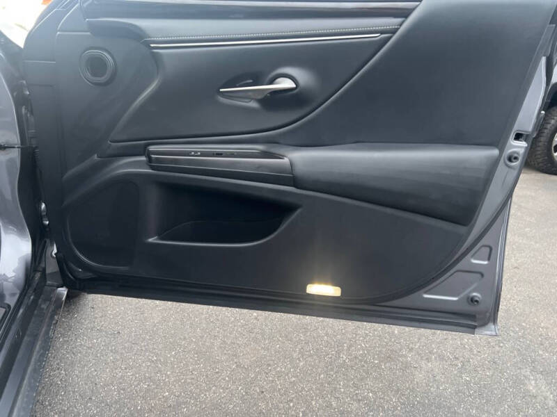 2019 Lexus ES 300h