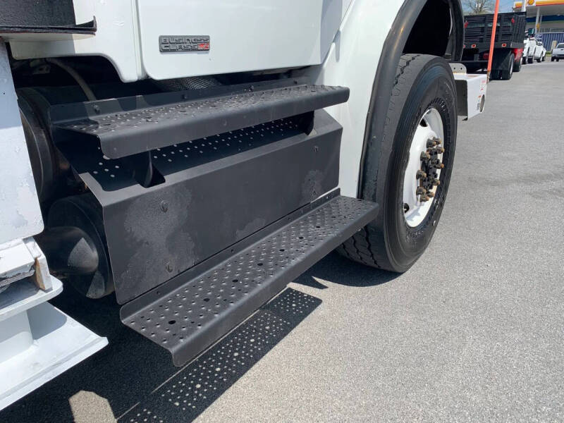 2012 Freightliner M2 106