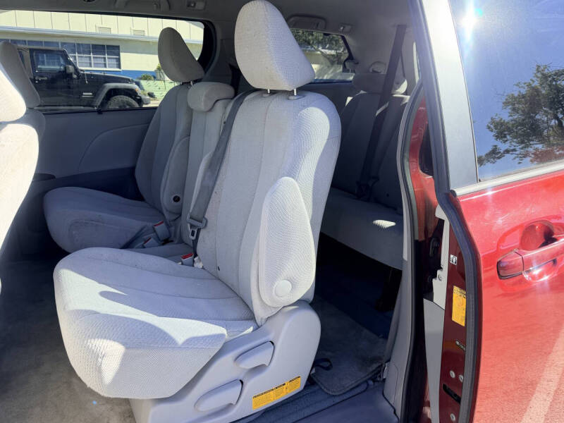 2014 Toyota Sienna LE 8-Passenger