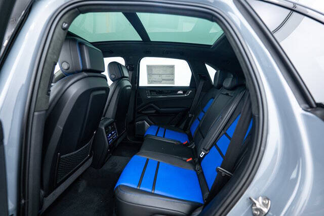 2025 Porsche Cayenne GTS