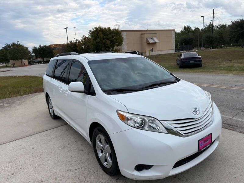 2017 Toyota Sienna LE 8-Passenger