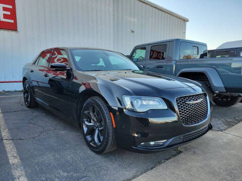 2022 Chrysler 300 for sale at Breeden Pre-Owned in Van Buren AR