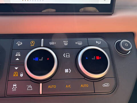 2025 Land Rover Defender 130 P400 X-Dynamic SE