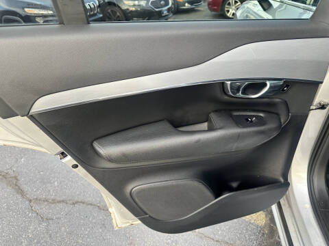 2016 Volvo XC90 T5 Momentum