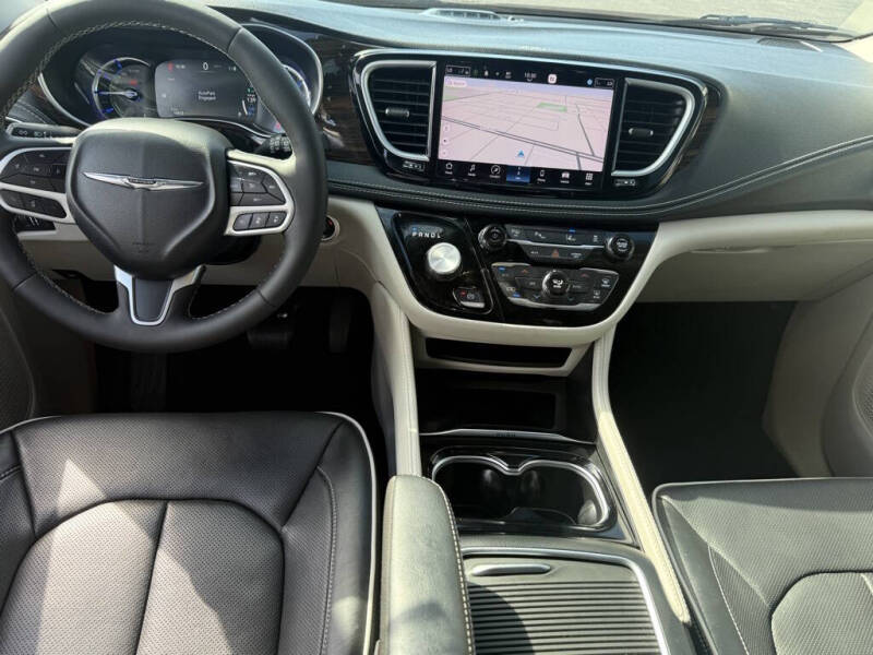 2023 Chrysler Pacifica Plug-In Hybrid Limited