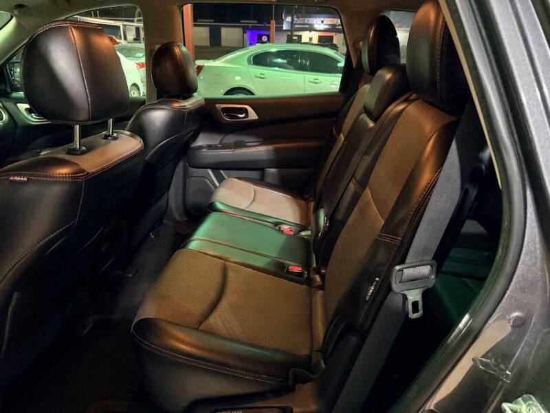 2020 Nissan Pathfinder SV