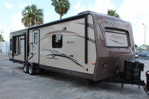 2014 Rockwood Ultra Lite 8329ss