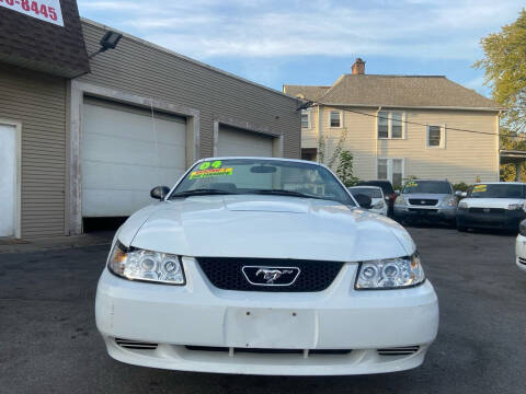 2004 Ford Mustang Deluxe