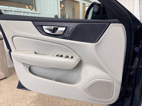 2024 Volvo S60 Recharge T8 Core Dark Theme