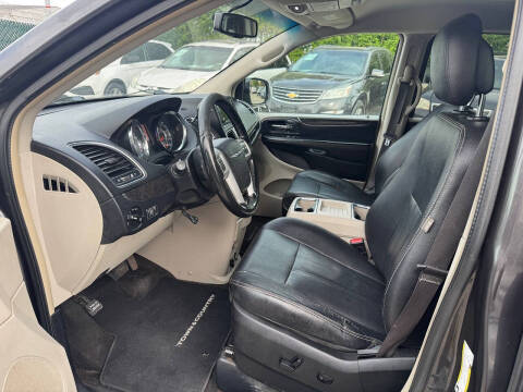2016 Chrysler Town and Country Touring