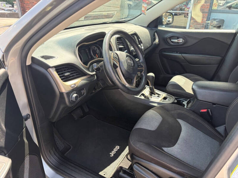 2016 Jeep Cherokee Sport